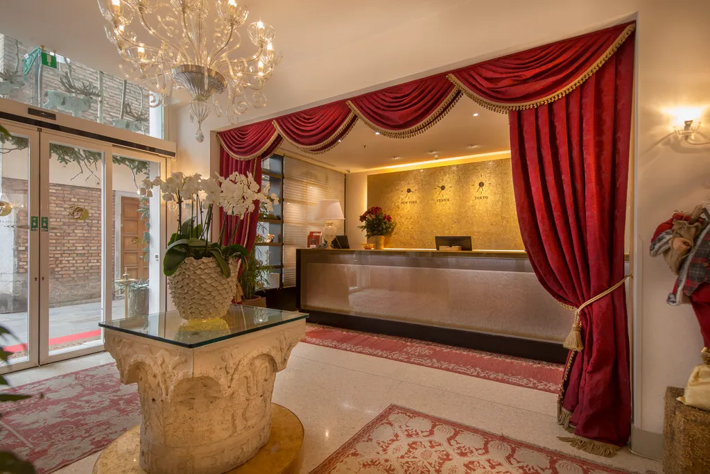 Lobby, A La Commedia, Venice