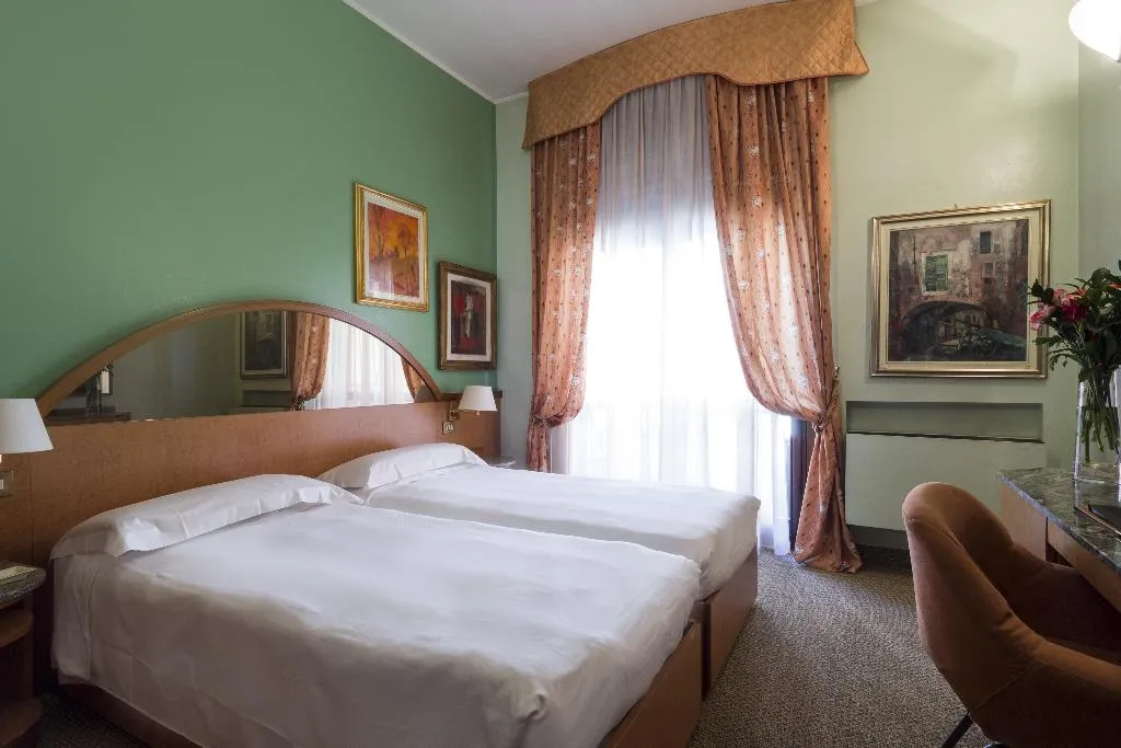 TWIN STANDARD Room, Carrobbio, Milan