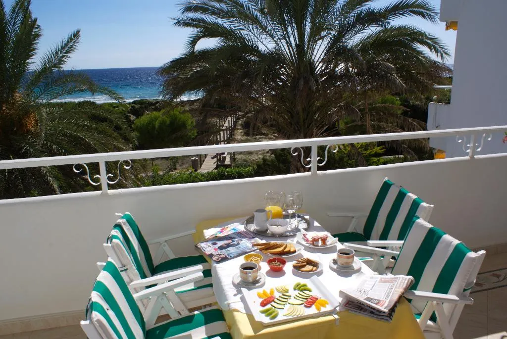APARTMENT CAPACITY 6 TWO BEDROOMS Room, Hamilton Court, Menorca