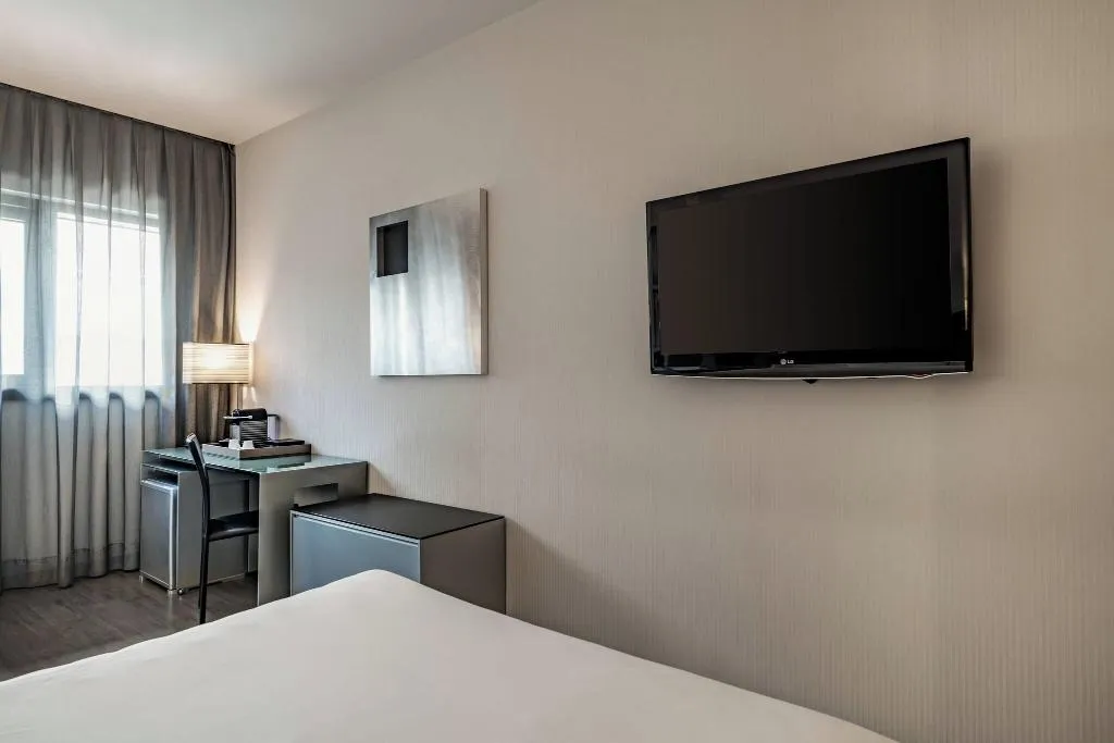 DOUBLE QUEEN SIZE BED Room, Ac Madrid Atocha, Madrid