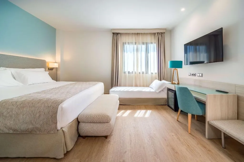 DOUBLE SUPERIOR Room, Occidental Sevilla Viapol, Seville