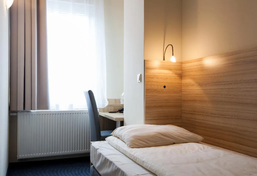 SINGLE PREMIUM Room, Jordan Guest Rooms, Krakow