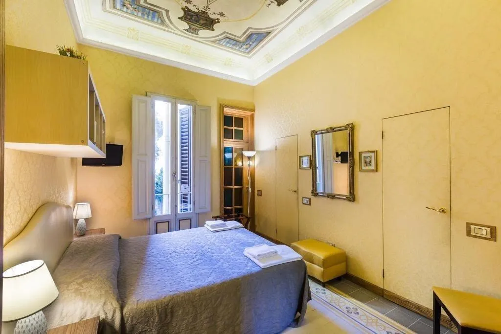 Room, Cavour 10, Florence