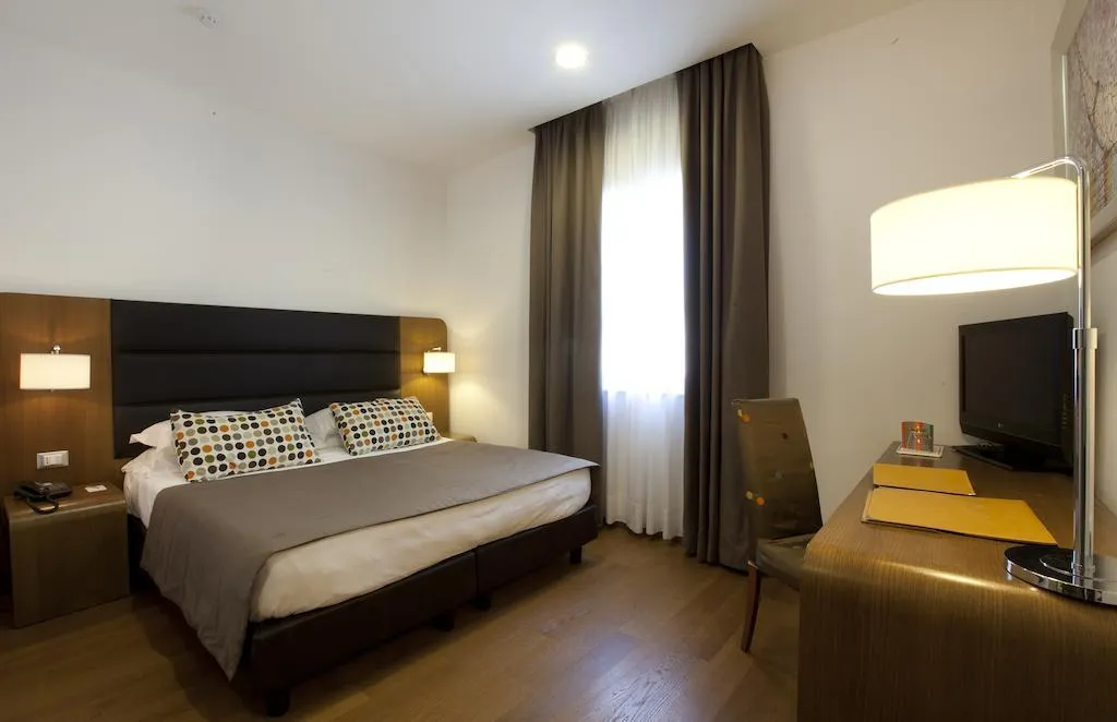 DOUBLE CLASSIC Room, Hotel Plaza, Naples