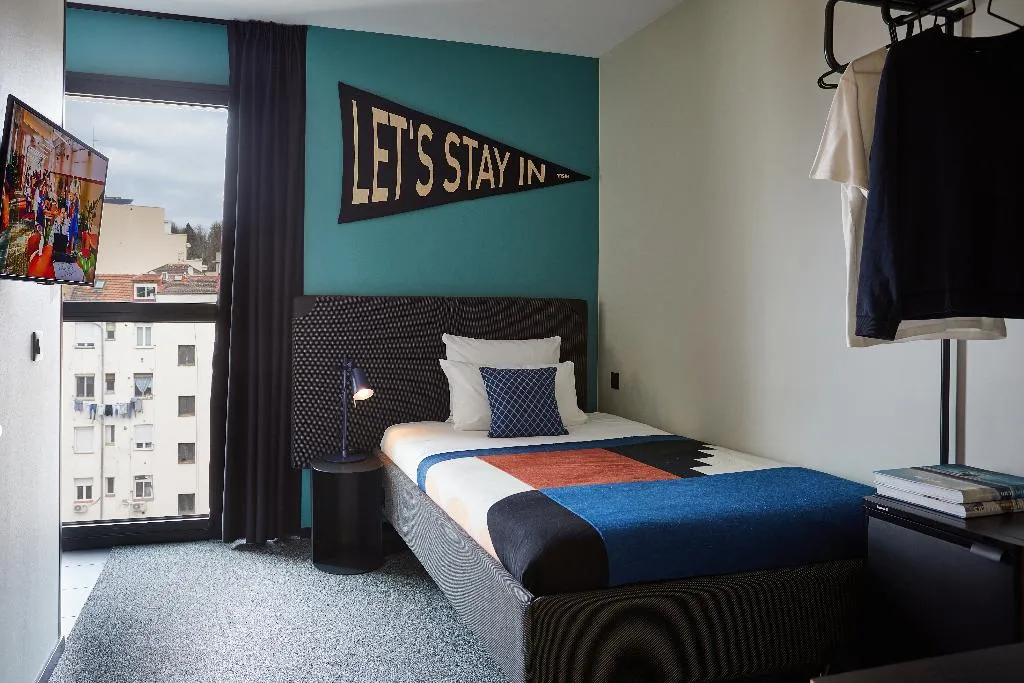 SINGLE STANDARD Room, The Social Hub Madrid 4*, Madrid