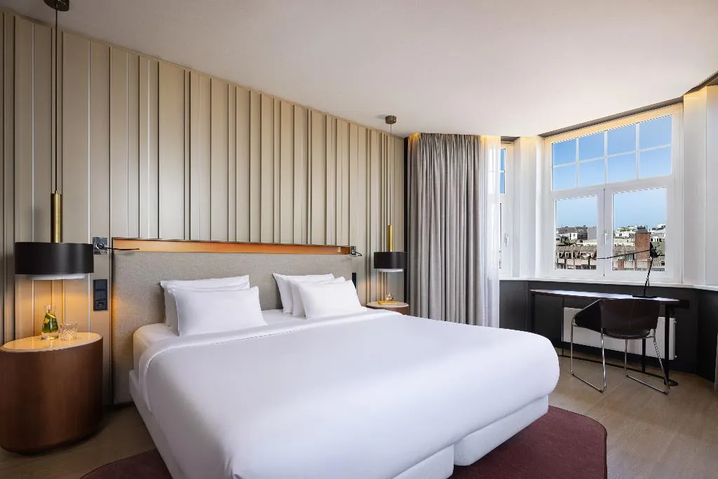 JUNIOR SUITE WITH VIEWS Room, NH Collection Amsterdam Flower Market, Amsterdam