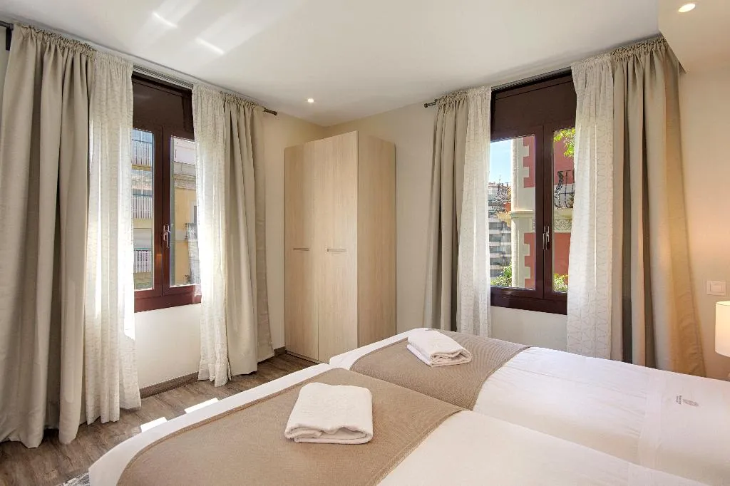 APARTMENT FOUR BEDROOMS Room, Mercedes Heritage Apartments, Barcelona
