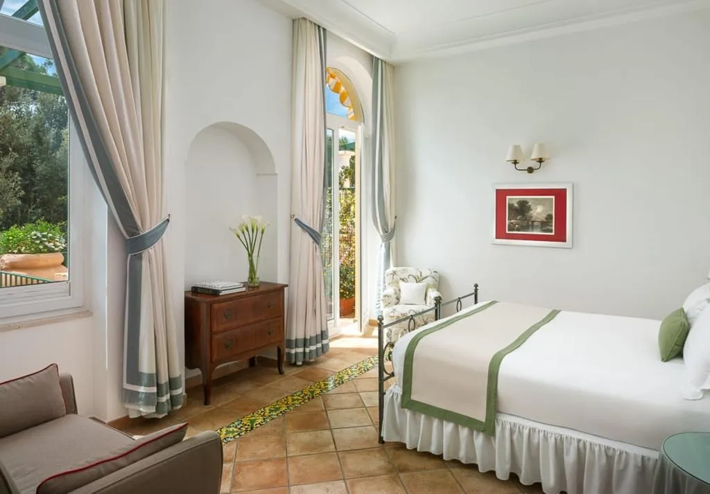 JUNIOR SUITE GARDEN VIEW Room, Caesar Augustus, Naples