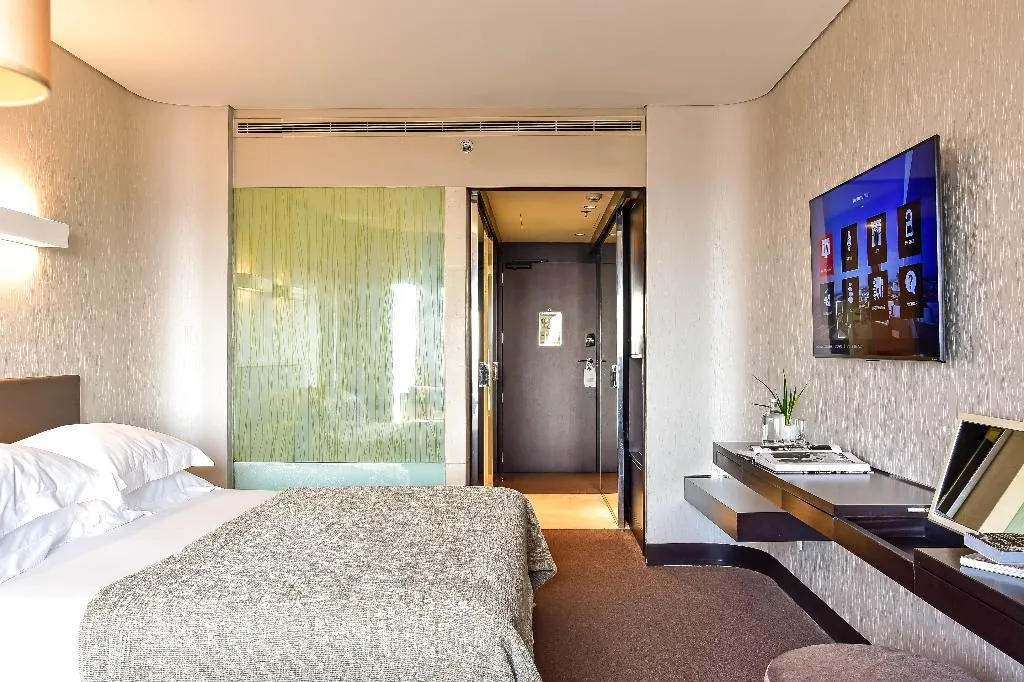 DOUBLE SINGLE USE DELUXE Room, Porto Palacio by The Editory, Porto