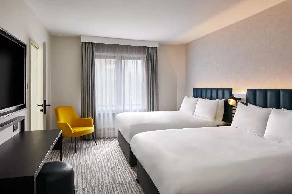 TRIPLE TWO BEDS Room, Leonardo Hotel Dublin Christchurch, Dublin