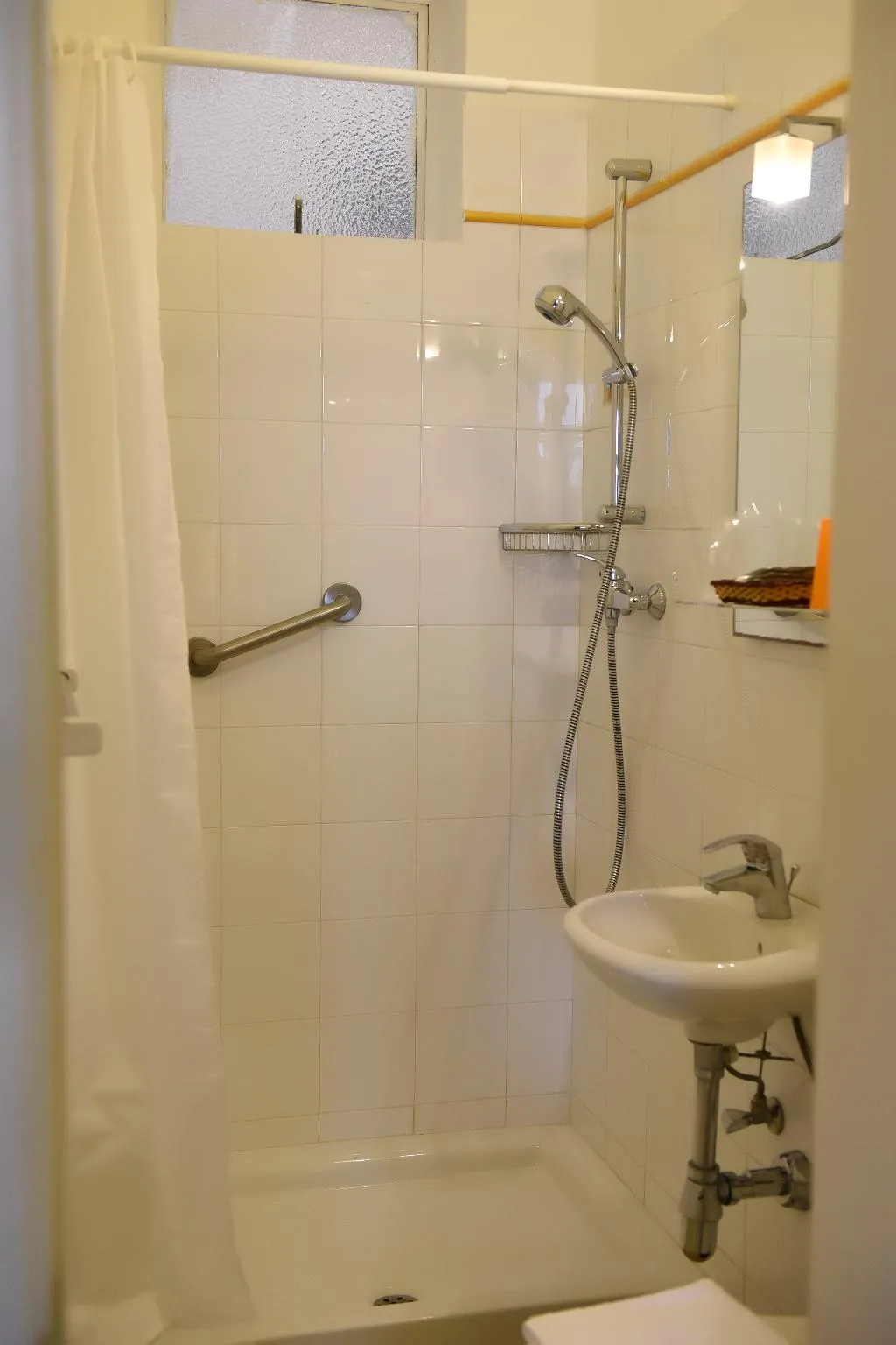 TWIN INNER Room, British Hotel, Malta