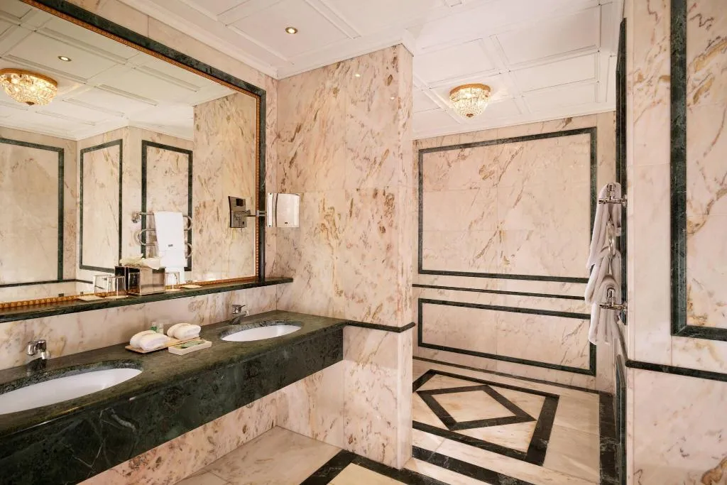 Room, The Westin Palace Milan, Milan
