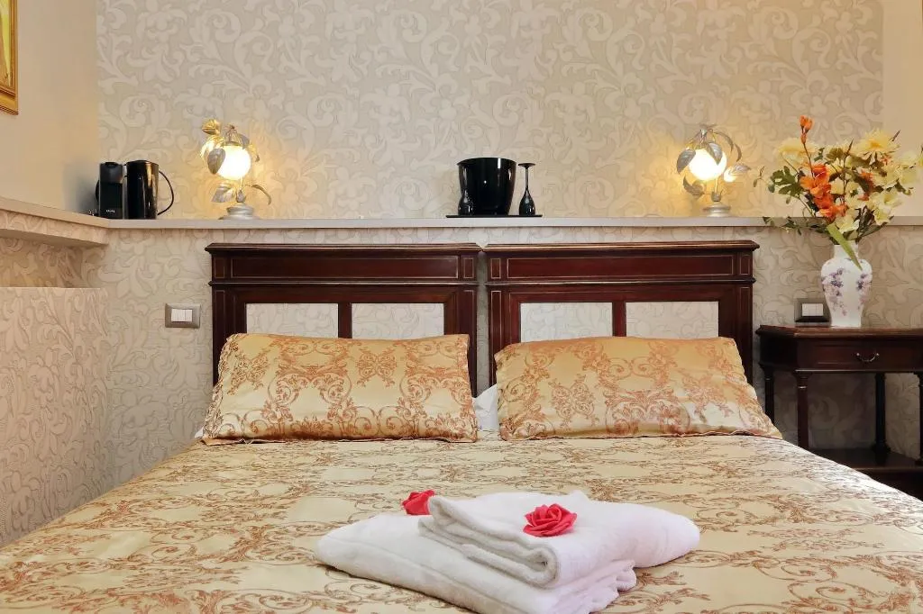 Room, Domus Monamì Luxury Suites, Rome
