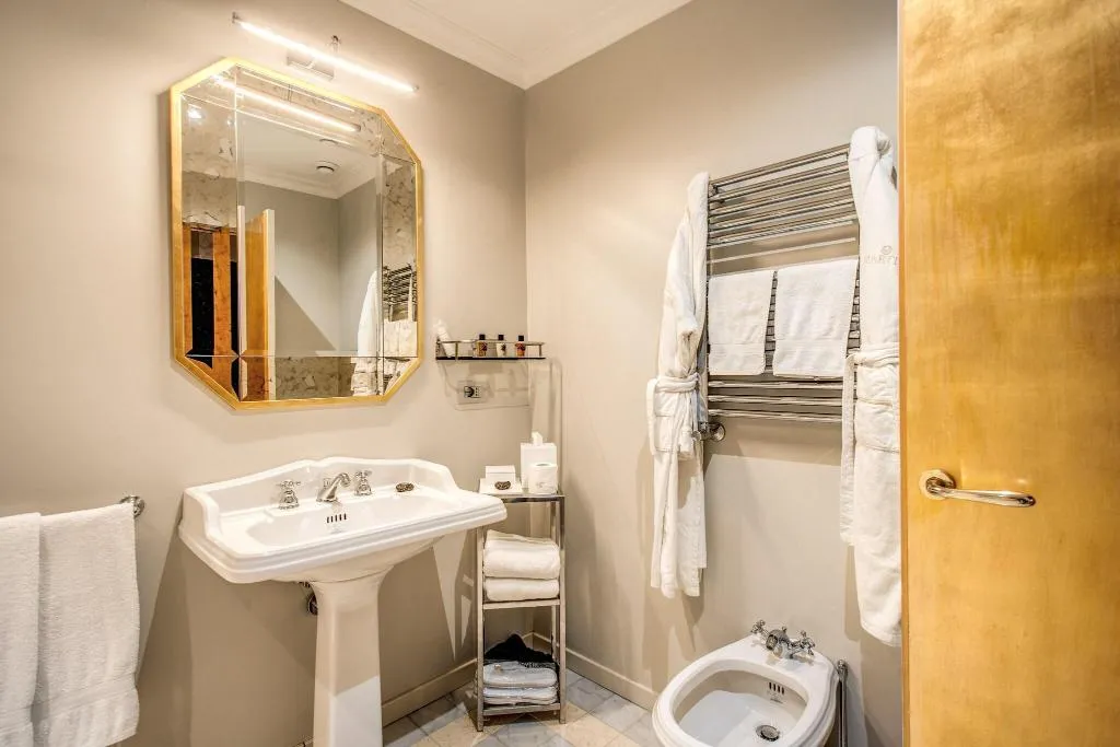 SUITE DELUXE KING BED Room, Martius Private Suites Hotel, Rome