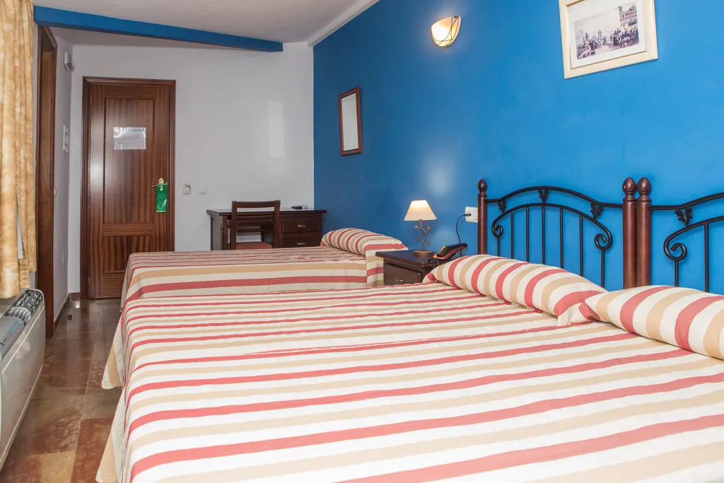 TRIPLE STANDARD Room, San Cayetano, Costa Del Sol