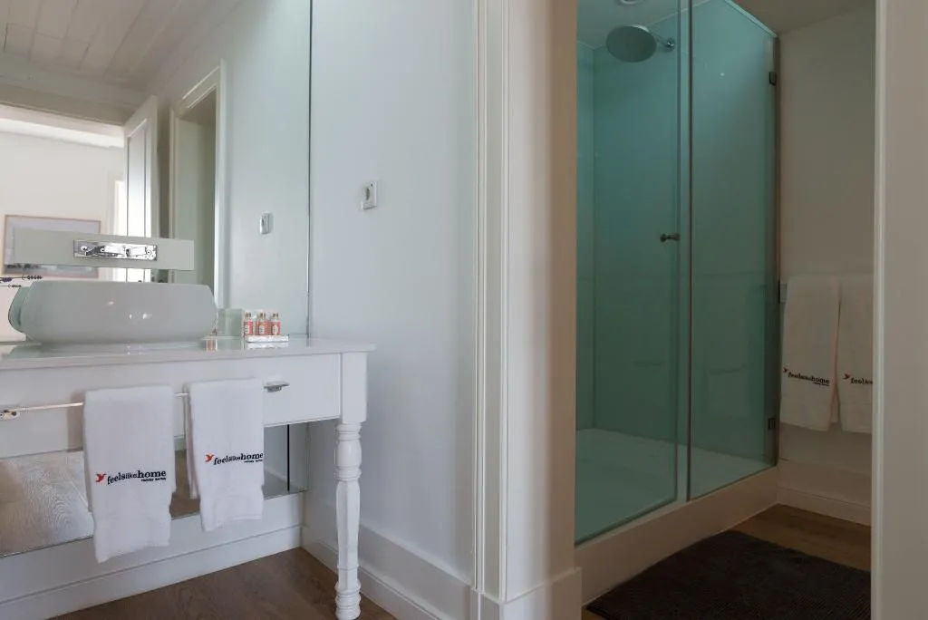 Room, Feels Like Home Chiado Prime Suites, Lisbon