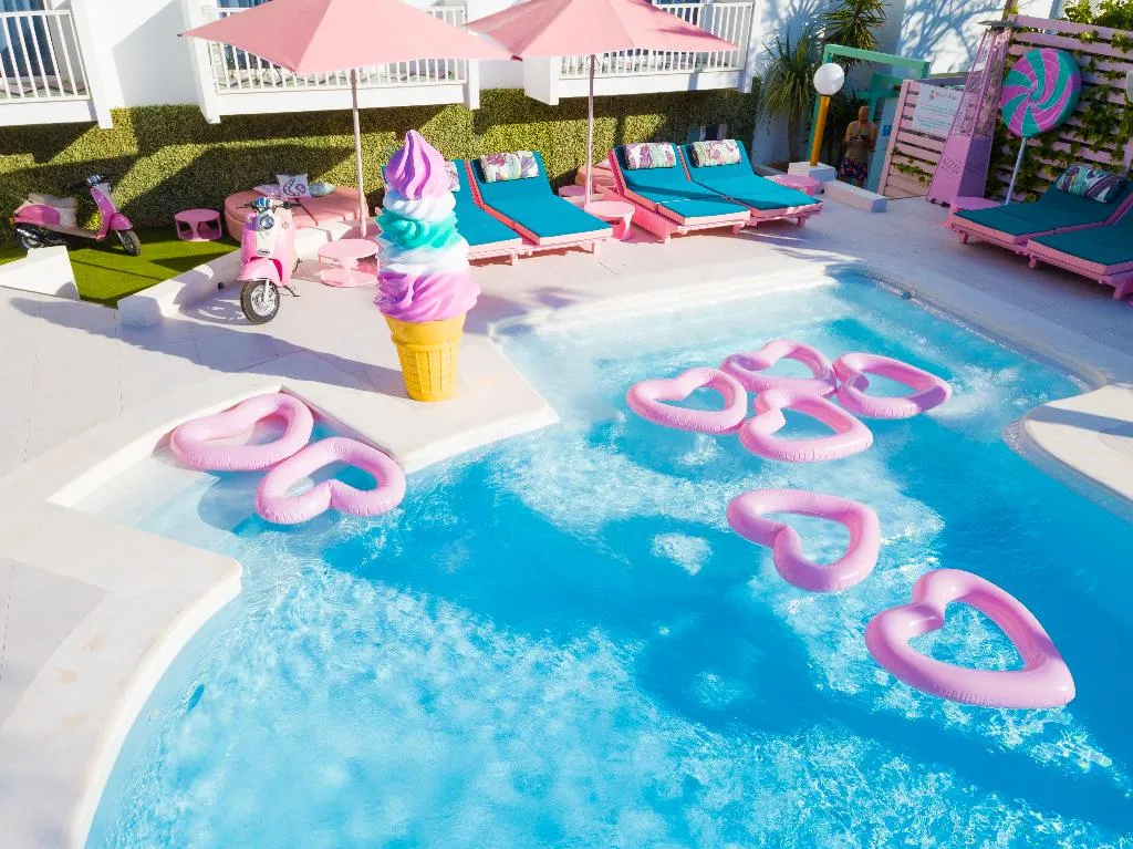 Pool, Wi-Ki-Woo, Ibiza