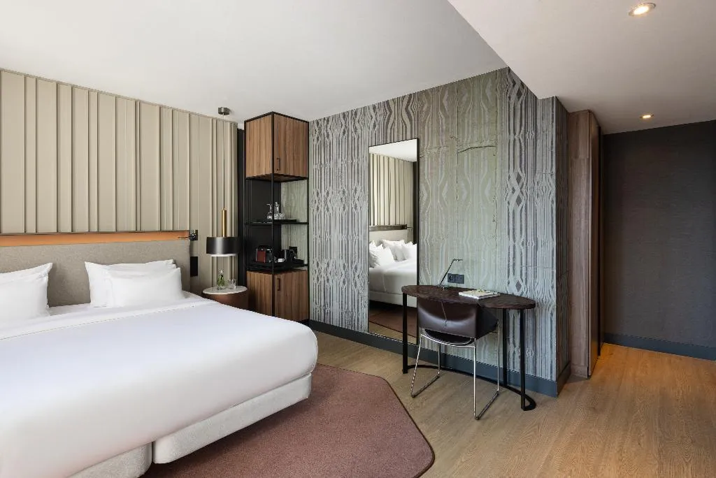 DOUBLE PREMIUM Room, NH Collection Amsterdam Flower Market, Amsterdam