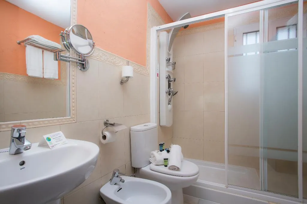 DOUBLE WITH DOUBLE BED Room, Casual don Juan Tenorio Sevilla, Seville