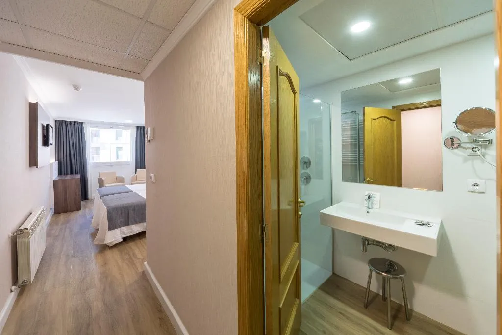 QUADRUPLE STANDARD Room, Hotel Rosaleda del Mijares, Valencia