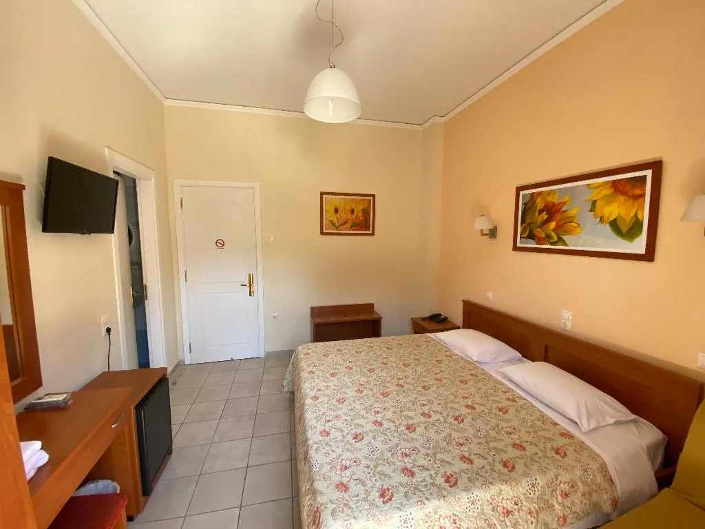 FAMILY ROOM TWO BEDROOMS TWO BATHROOMS Room, Kronio, Kalamata
