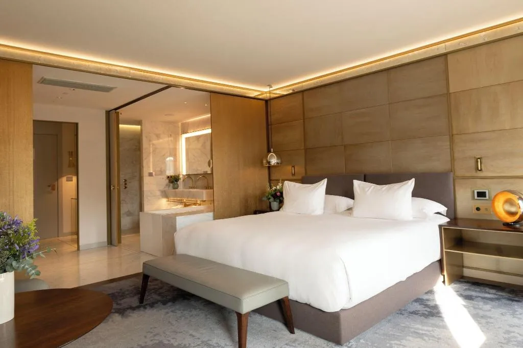 JUNIOR SUITE KING SIZE BED Room, Almanac Barcelona, Barcelona