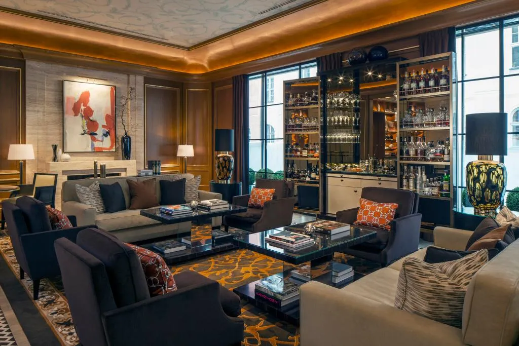 Bar, Four Seasons Hotel Prague, Prague