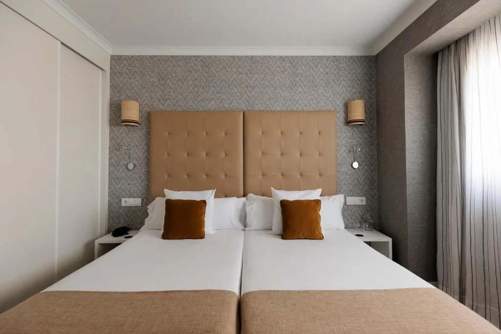 DOUBLE SUPERIOR Room, Pax Guadalajara, Madrid