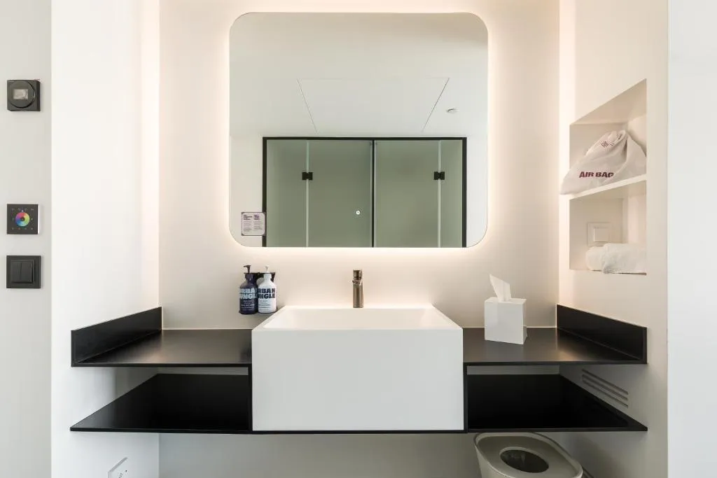 DOUBLE PREMIUM QUEEN BED Room, Yotel Porto, Porto