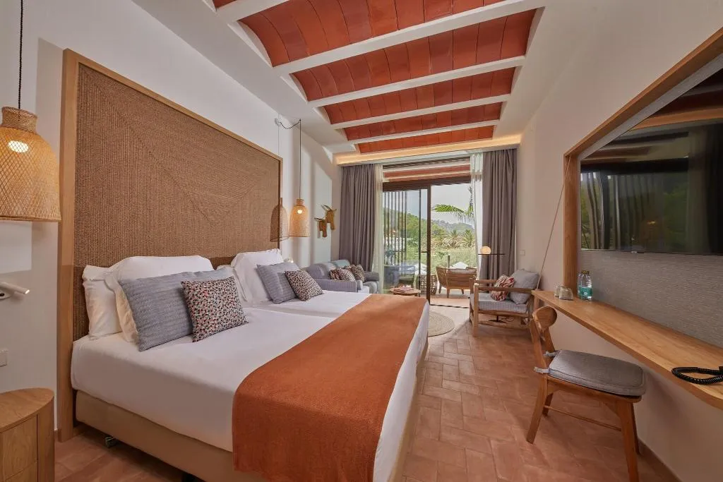 Room, Cala San Miguel Ibiza Res, Curio Colllec by Hilton, Ibiza