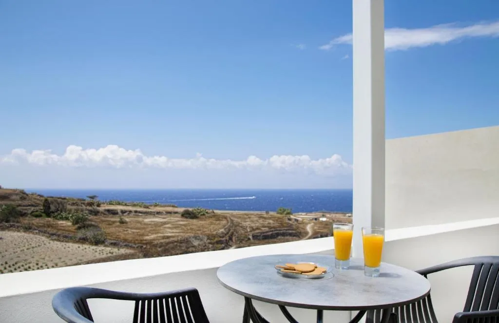 SUITE WITH JACUZZI WITH VIEWS Room, Aplai Dome, Santorini