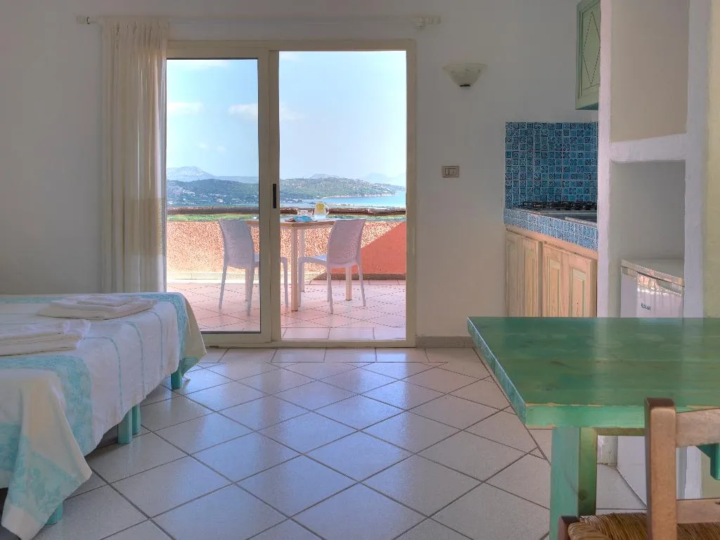 APARTMENT SEA VIEW CAPACITY 2 Room, Lu Nibareddu Aparthotel, Olbia