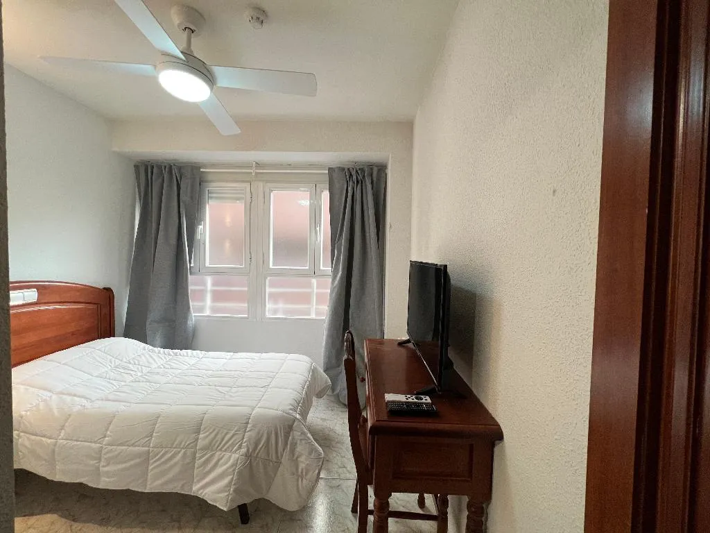 SINGLE STANDARD Room, Hostal La Embajada, Madrid