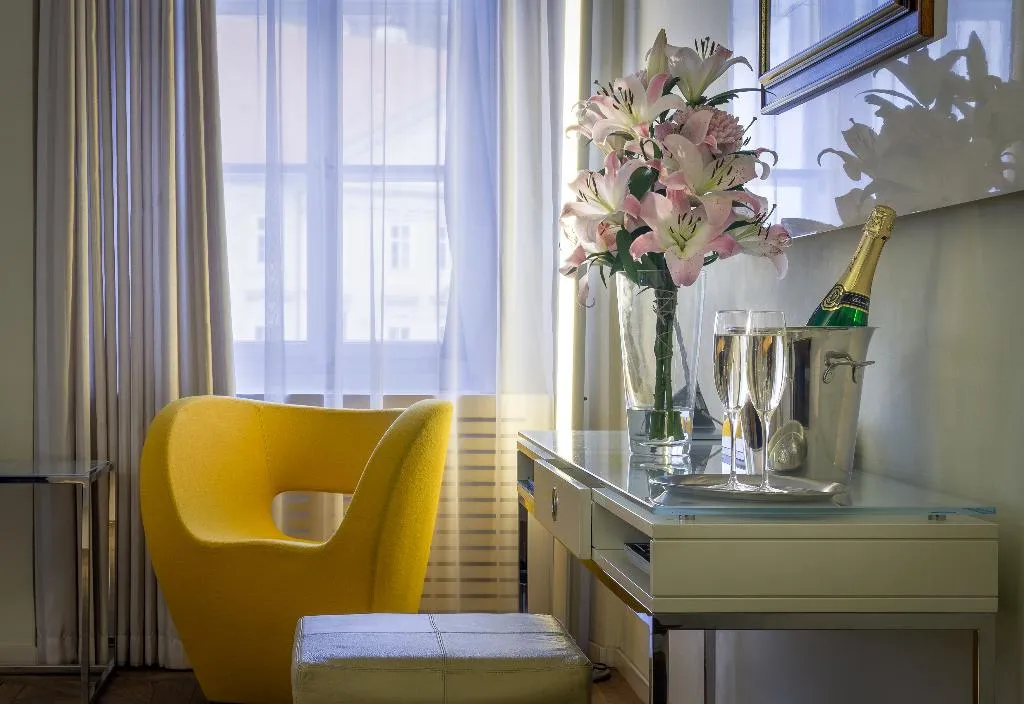 Double or Twin DELUXE Room, Three Storks Hotel, Prague