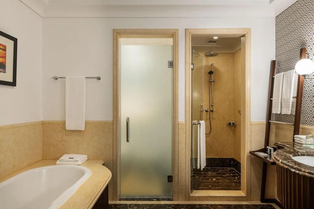 DOUBLE CLUB SEA VIEW Room, Westin Mina Seyahi Beach Resort & Marina, Dubai