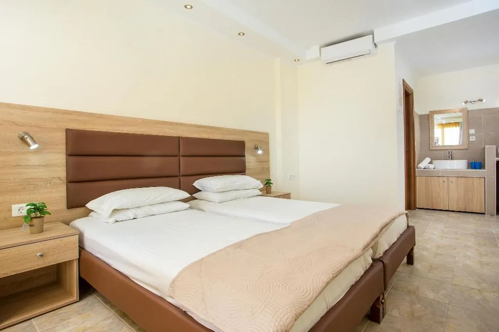 Room, Billy's Studios, Rhodes