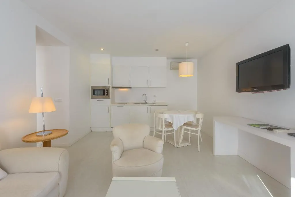 APARTMENT ONE BEDROOM Room, Amazonia Estoril Hotel, Lisbon