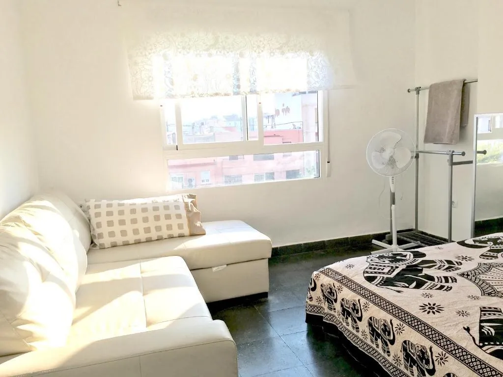 FAMILY ROOM WITH SHARED BATHROOM Room, Guest House Torres De Quart, Valencia