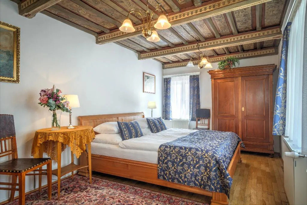 JUNIOR SUITE CAPACITY 5 Room, Red Lion, Prague