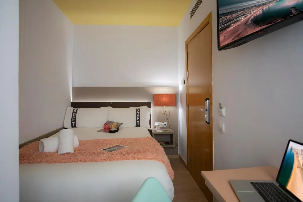 SINGLE STANDARD Room, Casual Colours Barcelona, Barcelona