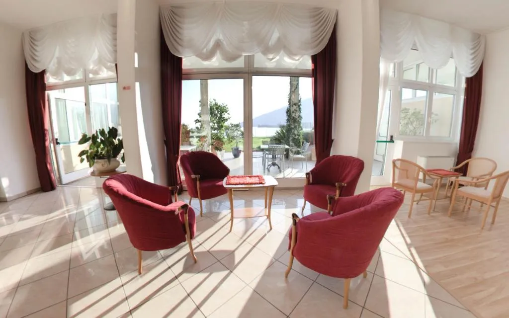 Lobby, Regina, Milan