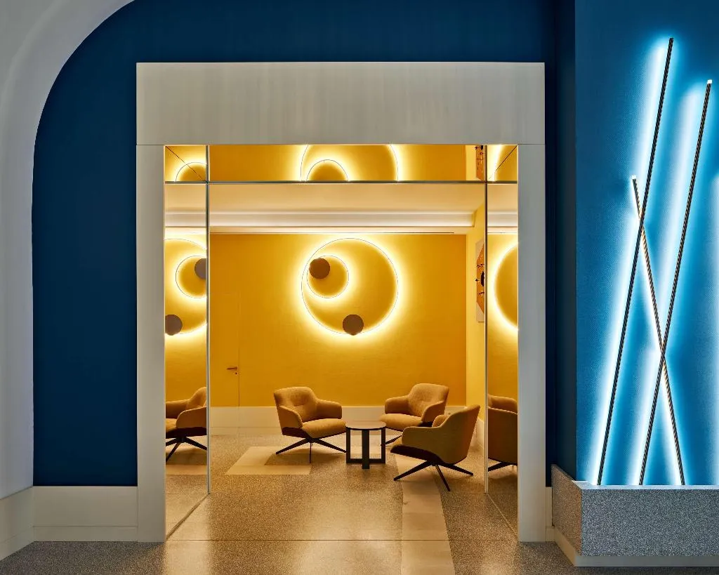 Lobby, de Bonart Naples-Curio Collection by Hilton, Naples