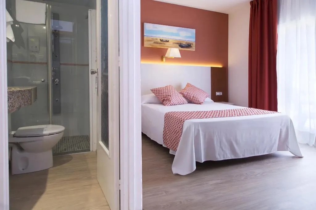 DOUBLE WITH BALCONY Room, GHT Balmes - Apartaments & Splash, Costa Brava