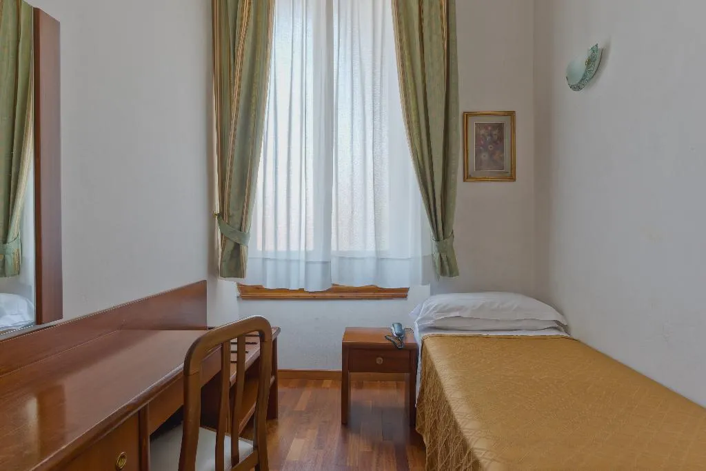 SINGLE STANDARD Room, Palazzo Vecchio, Florence