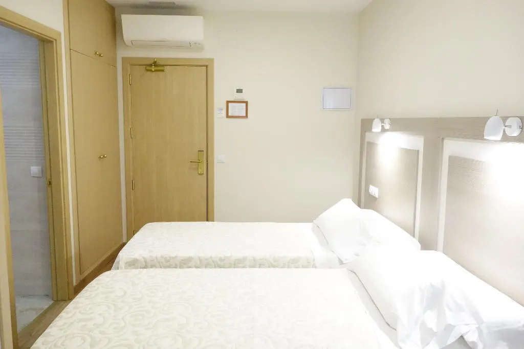 Room, Hostal Toledo, Madrid