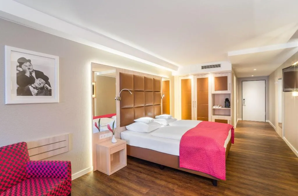 JUNIOR SUITE DELUXE Room, Hollywood Media Hotel, Berlin