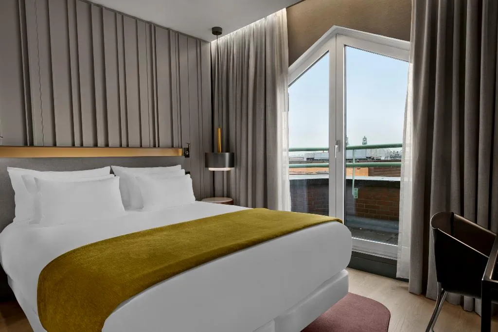 DOUBLE SUPERIOR WITH VIEWS Room, NH Collection Amsterdam Flower Market, Amsterdam