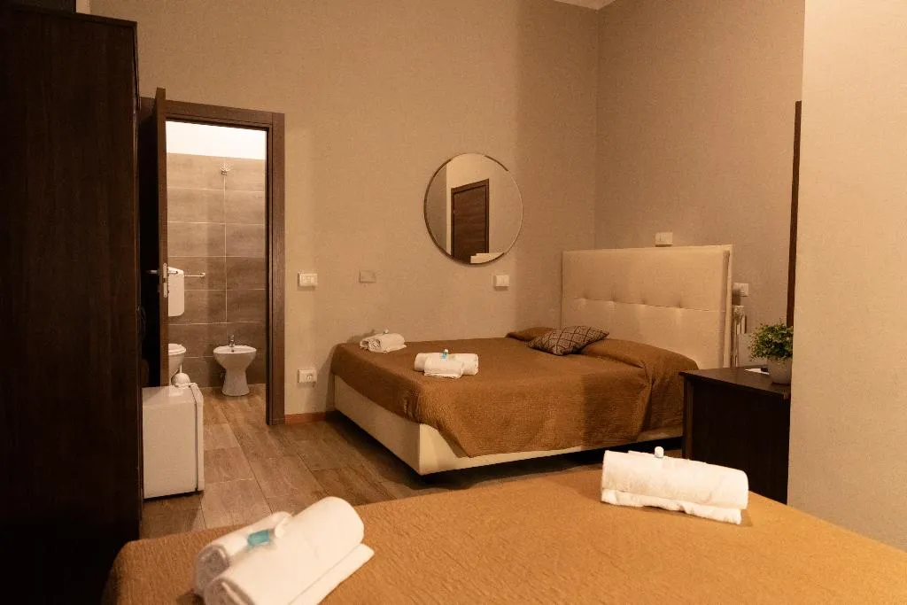 TRIPLE STANDARD Room, Hotel Golden Milano, Milan
