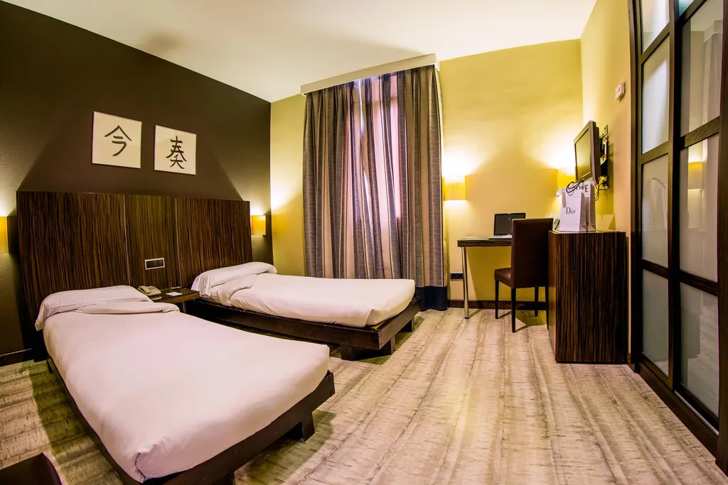 Double or Twin STANDARD Room, Hotel Arosa, Madrid