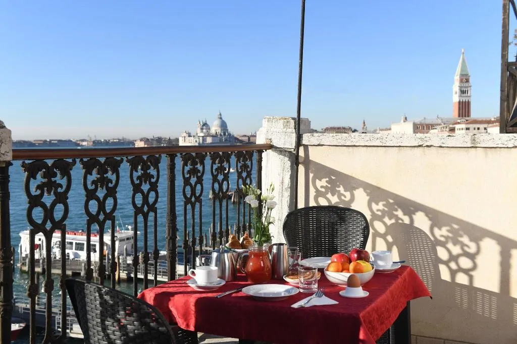 Room, A Tribute To Music, Venice